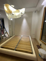 Двуспальная кровать с мягким изголовьем