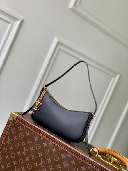 Louis Vuitton Pochette LV Bloom