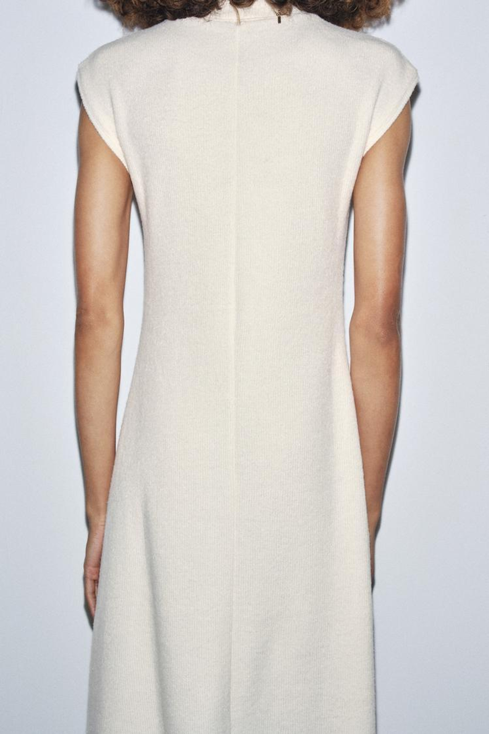 ZARA ДЛИННОЕ МЯГКОЕ ПЛАТЬЕ, ЭКРЮ