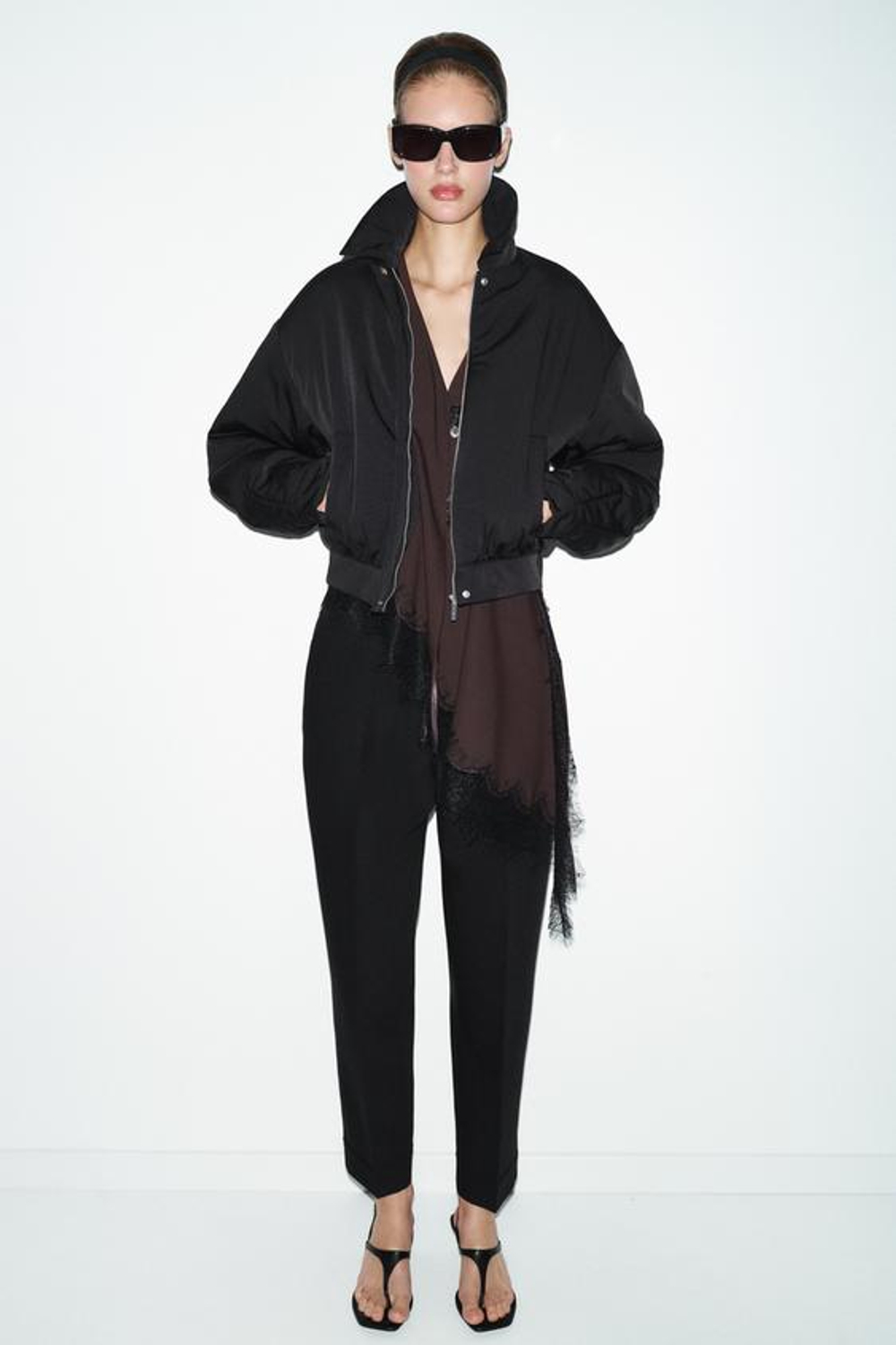 ZARA БРЮКИ С ЗАЩИПАМИ И ОТВОРОТАМИ СНИЗУ, ЧЕРНЫЙ