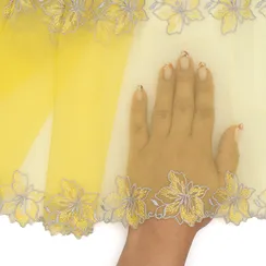 Вышивка на сетке желтая 23 см