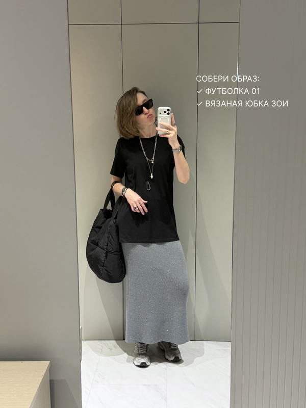 Черная свободная футболка из хлопка 01