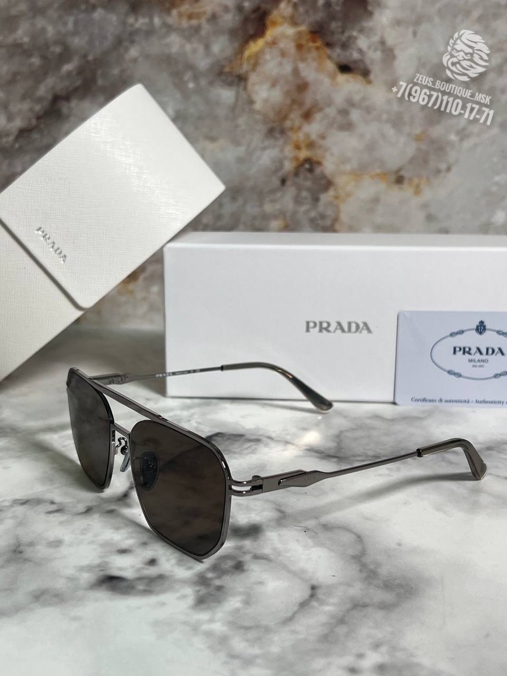 Солнечные очки Prada