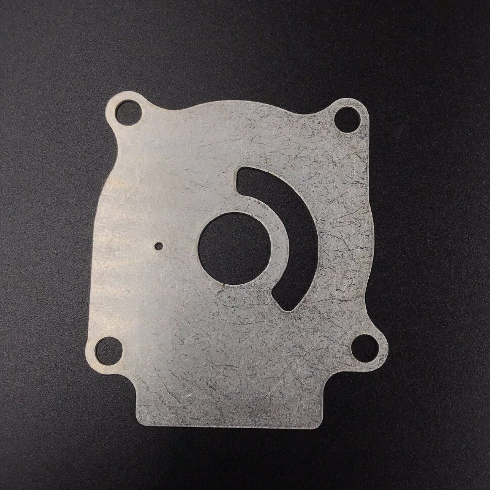 Пластина помпы охлаждения Suzuki DT20-40, DF25-50 (Suzuki)