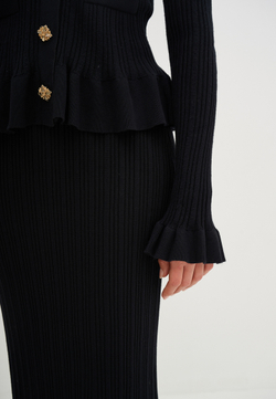 Костюм трикотажный с юбкой черного цвета