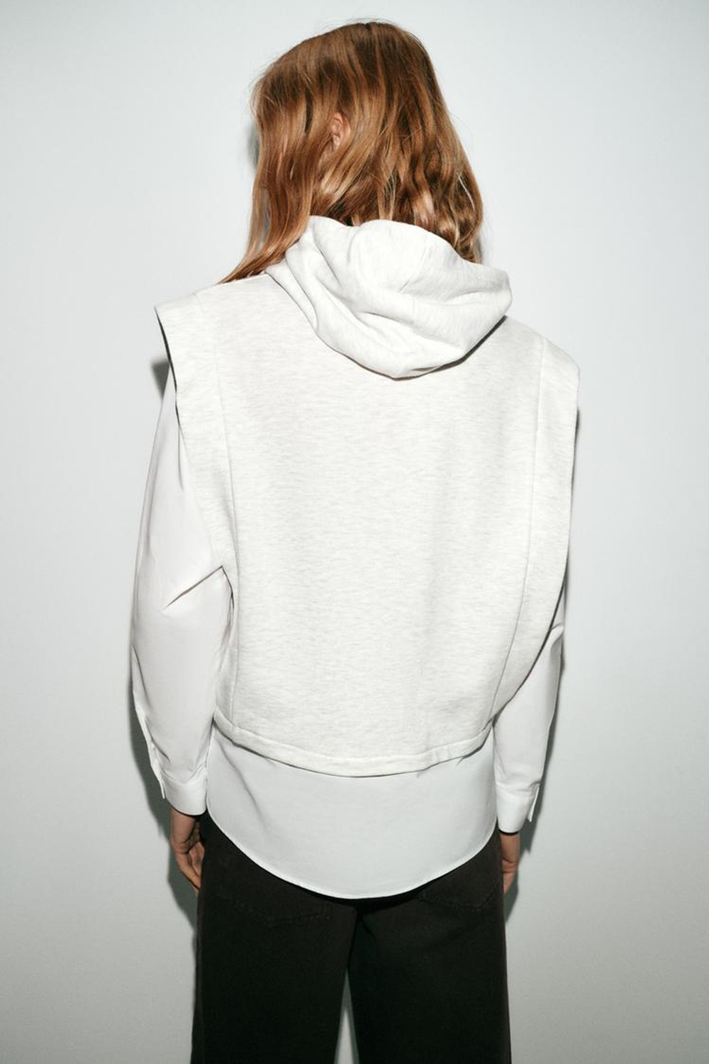 ZARA РУБАШКА С КОМБИНИРОВАННОЙ ТОЛСТОВКОЙ С КАПЮШОНОМ, БЕЛЫЙ/СЕРЫЙ