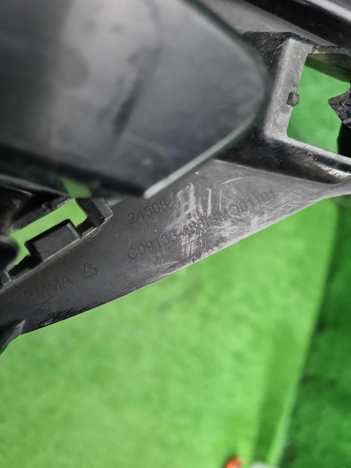 Решетка перед. бампера Mercedes S W223 20-нв AMG