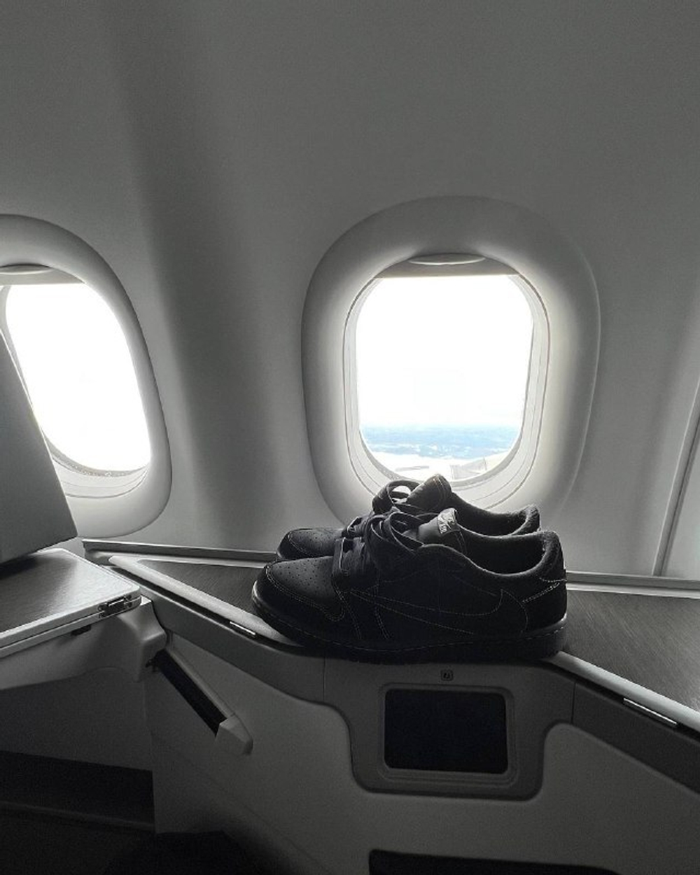 Кроссовки Nike AIR JORDAN 1 TRAVIS SCOTT BLACK PHONTOM