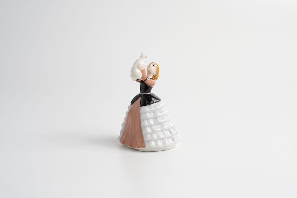 Коллекционная миниатюрная статуэтка «Сьюзан» (Susan) из серии «Миниатюрные леди» (Miniature Ladies)