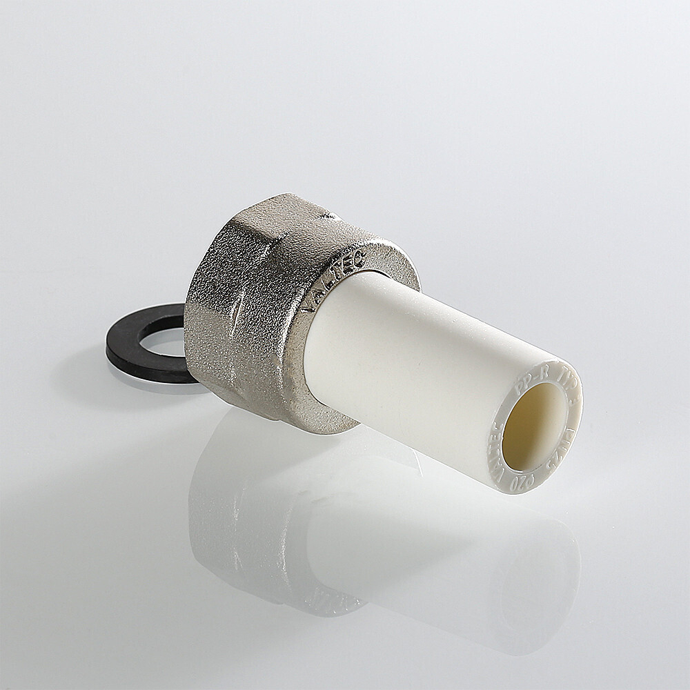 Фитинг полипропиленовый – штуцер с накидной гайкой, внутренняя резьба 32 мм х 1¼"