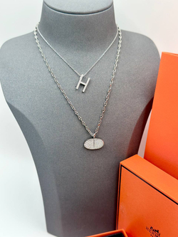 Кулон Hermes буква