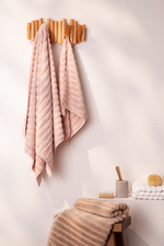 Полотенце банное waves бежевого цвета из коллекции essential, 70х140 см