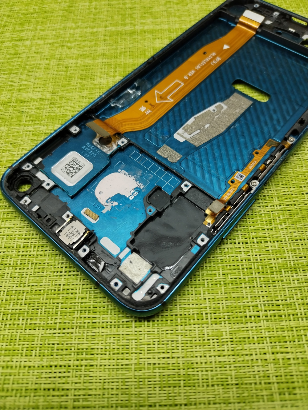 Honor 20 (YAL-L21) / Nova 5T (YAL-L21) часть корпуса рамка дисплея + сканер отпечатка пальцев + шлейф межплатный (ORIG-SP)