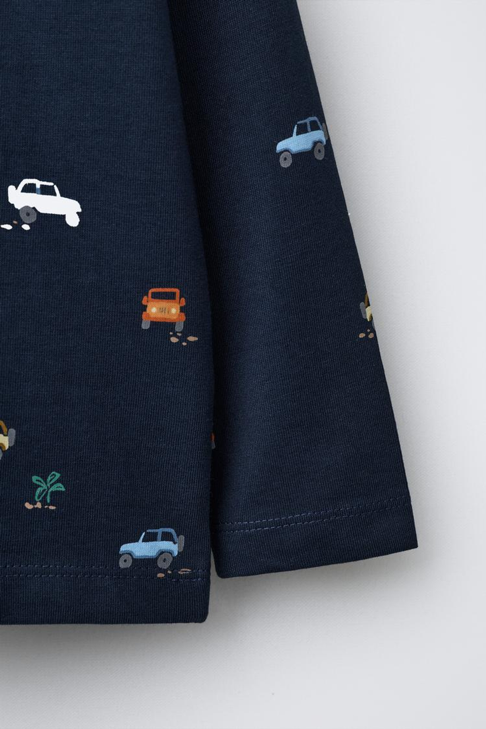 ZARA ФУТБОЛКА С ПРИНТОМ «МАШИНЫ», МОРСКОЙ СИНИЙ