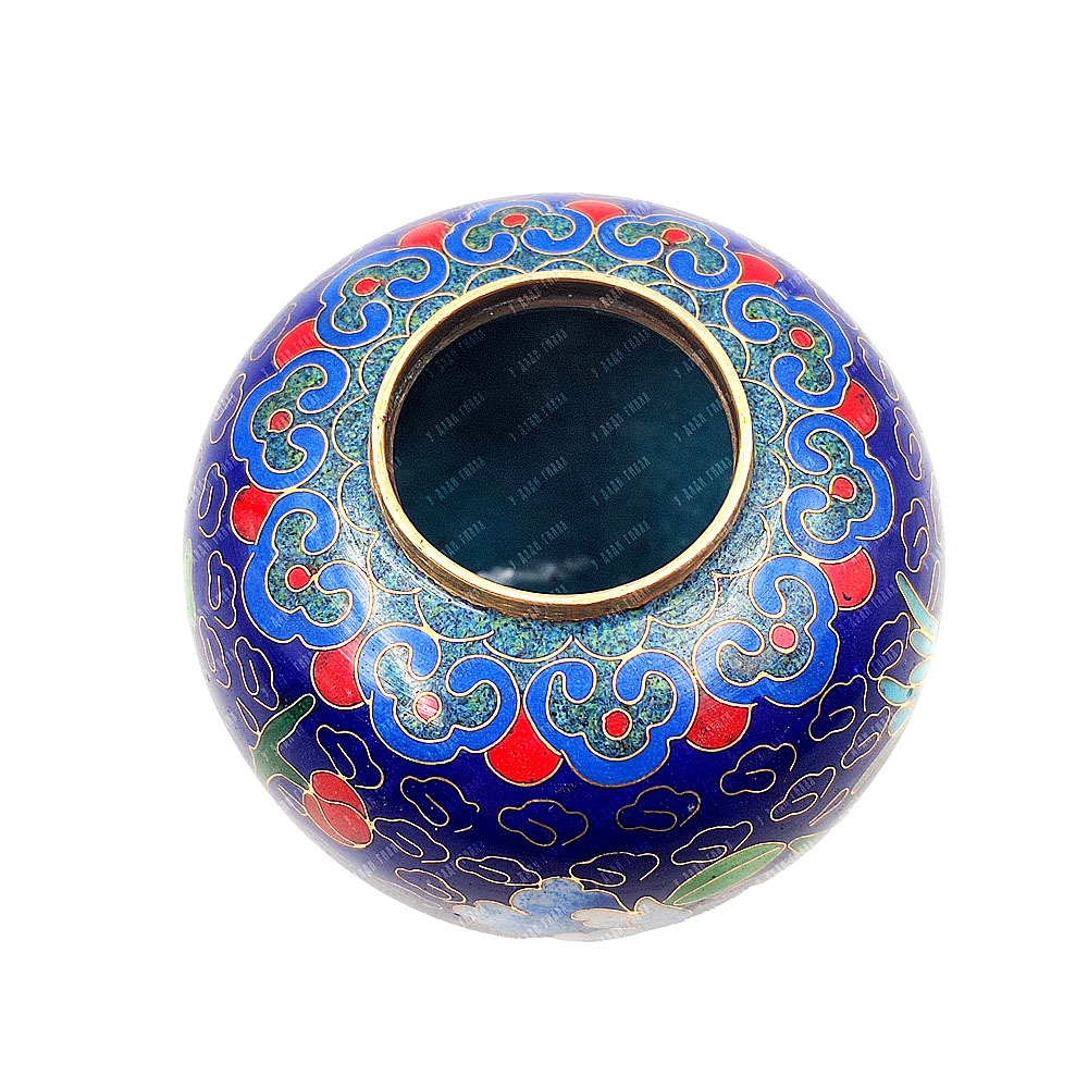 Стринная вазочка с цветами хризантемы  в технике Cloisonne (Клуазонне) Китай. Первая половина  20 в.