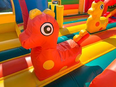 Коммерческий надувной батут «Змей Горыныч» с механизированной головой 14*8*7 м