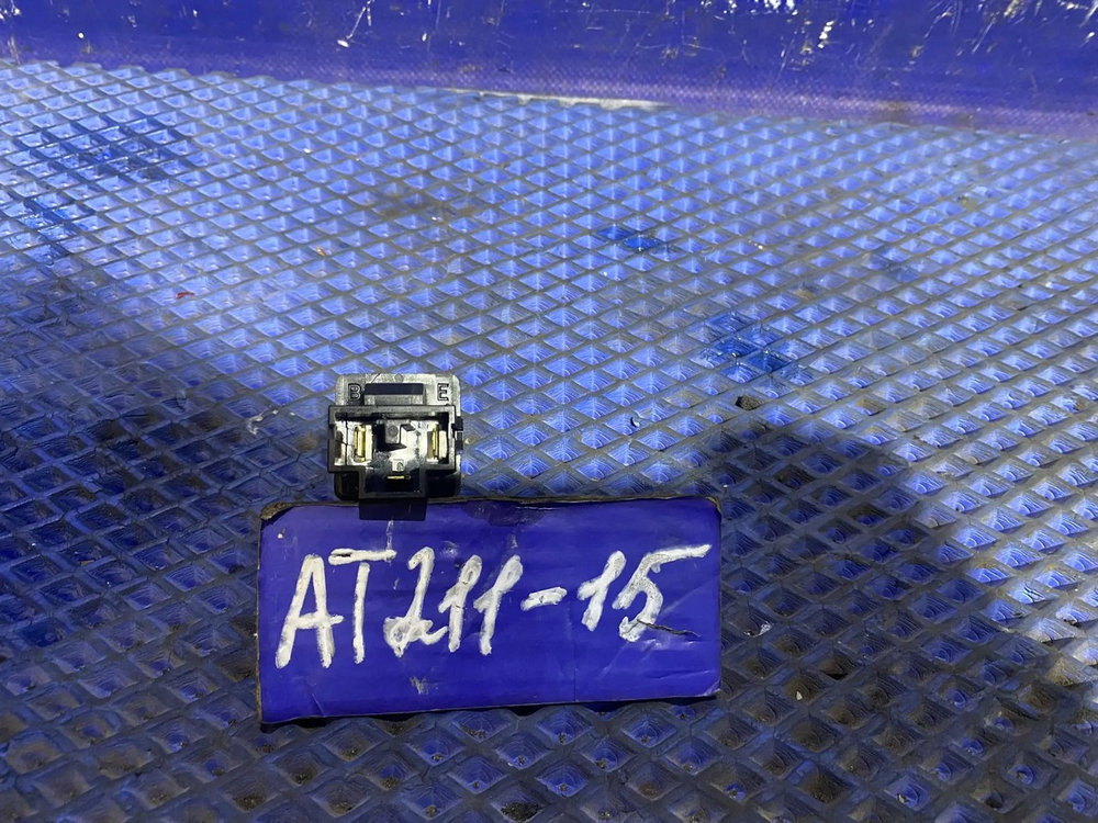 Реле поворотов TOYOTA CARINA 2001