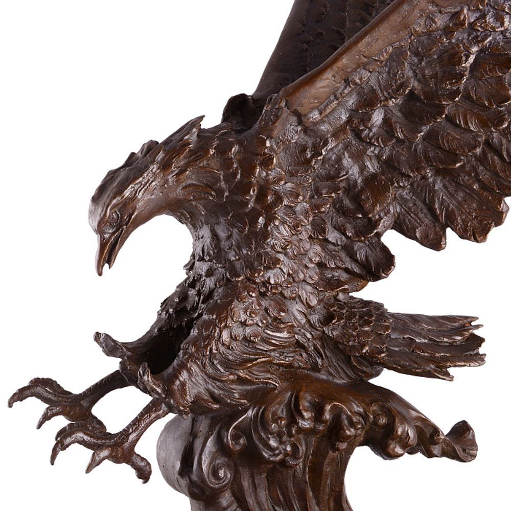 Статуэтка в атаку