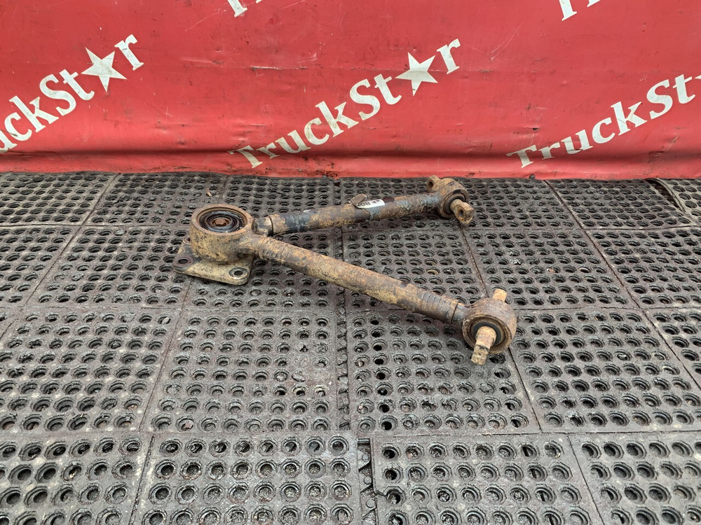 Тяга реактивная V-образная