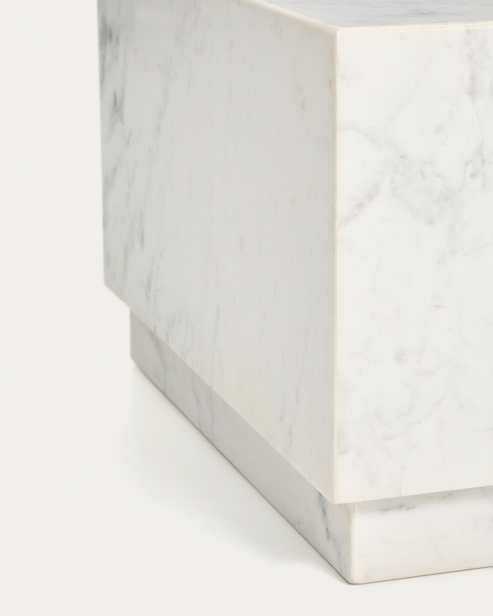 Журнальный столик Sorein из белого мрамора 100 x 50 см