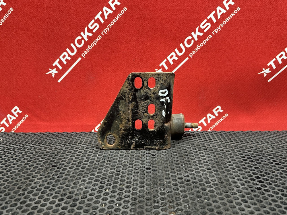 Кронштейн радиатора левый