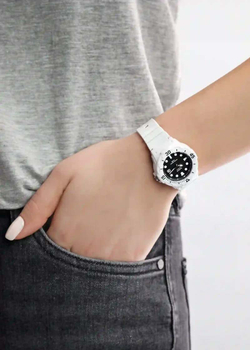 Часы Casio LRW-200H-1E