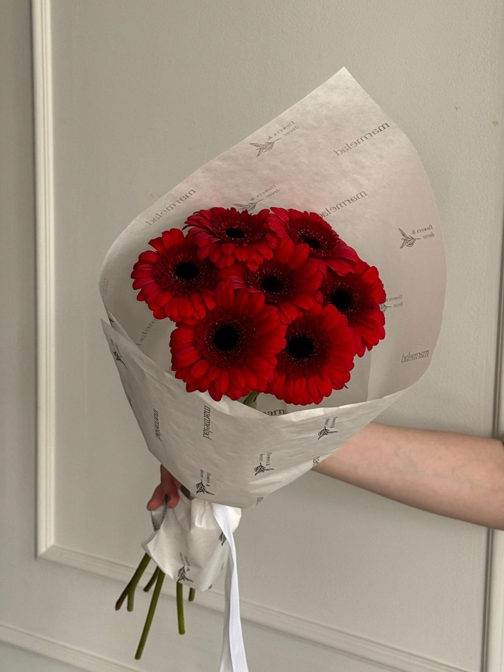 Кулек из 7 минигербер красного оттенка