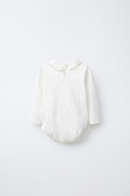 ZARA БОДИ С КРУГЛЫМ ВОРОТНИКОМ И ШВЕЙЦАРСКОЙ ВЫШИВКОЙ, ЖЕЛТОВАТО-БЕЛЫЙ