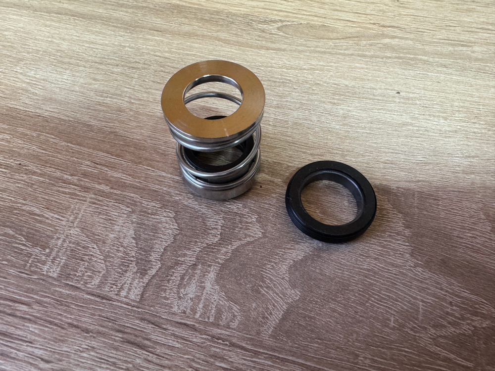 Запасная часть для насосов "LEO" серии EMH(m)8, EMH(m)10, EMH(m)12, EMH(m)16, EMH(m)20 - комплект торцевых уплотнений №1050605001