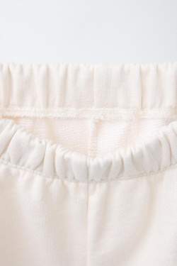 ZARA КОМПЛЕКТ ИЗ ФУТБОЛКИ И ШОРТОВ-ДЖОГГЕРОВ С ЛОГОТИПОМ, ЭКРЮ