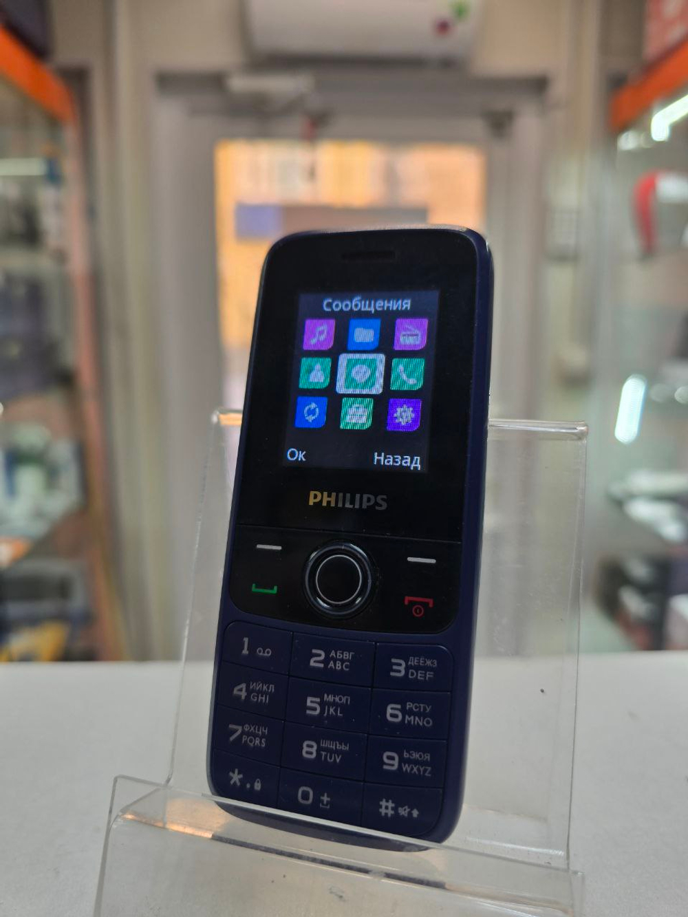 Кнопочный телефон Philips Xenium e117