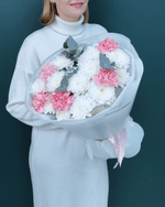 Букет из диантусов,хризантемы и эвкалипта(00427)