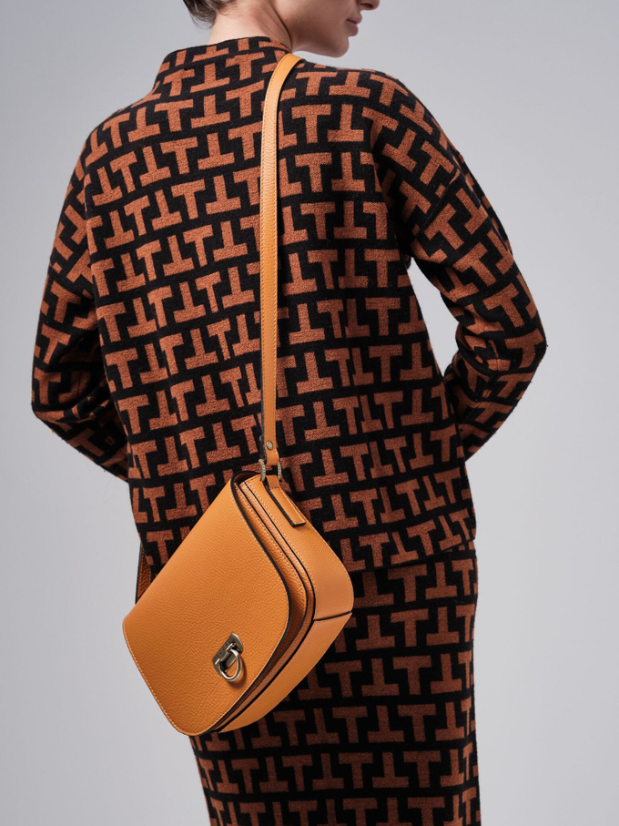 Сумка кожаная на плечо кросс-боди оранжевая