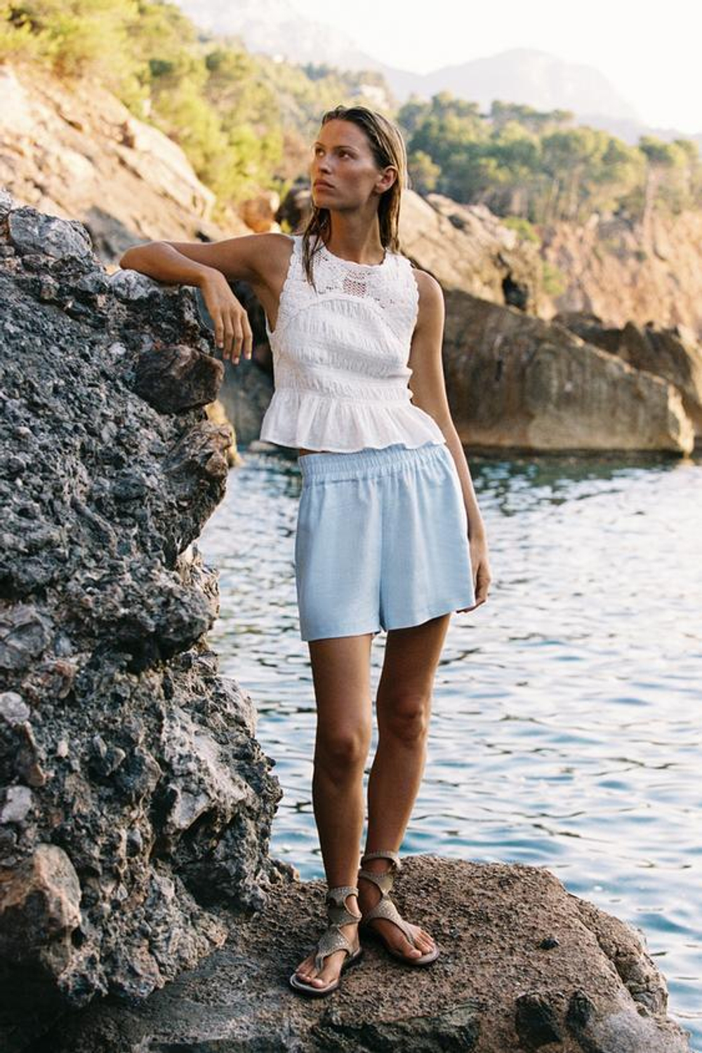 ZARA ШОРТЫ-БОКСЕРЫ ИЗ ЛЬНА, ГОЛУБОЙ