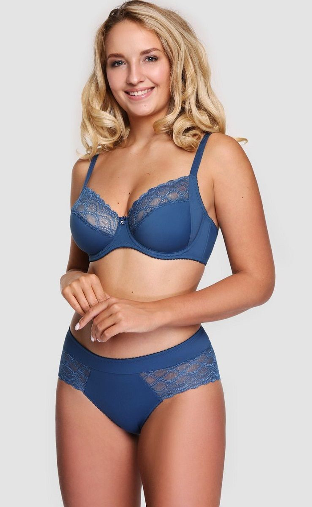 Классические трусики-слипы с кружевными вставками по бокам (Размер: 50) (Цвет: кофейный)