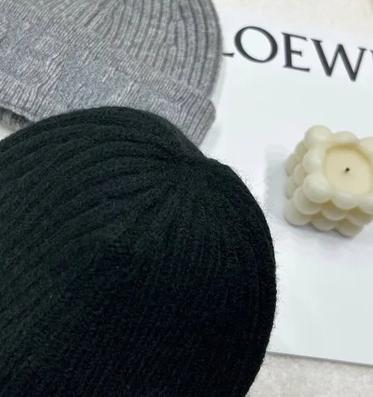 Шапочка бини LOEWE из шерсти