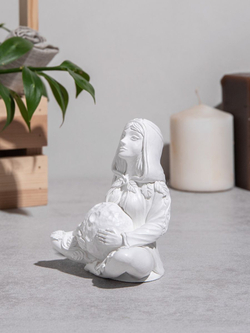 Триединая богиня с луной