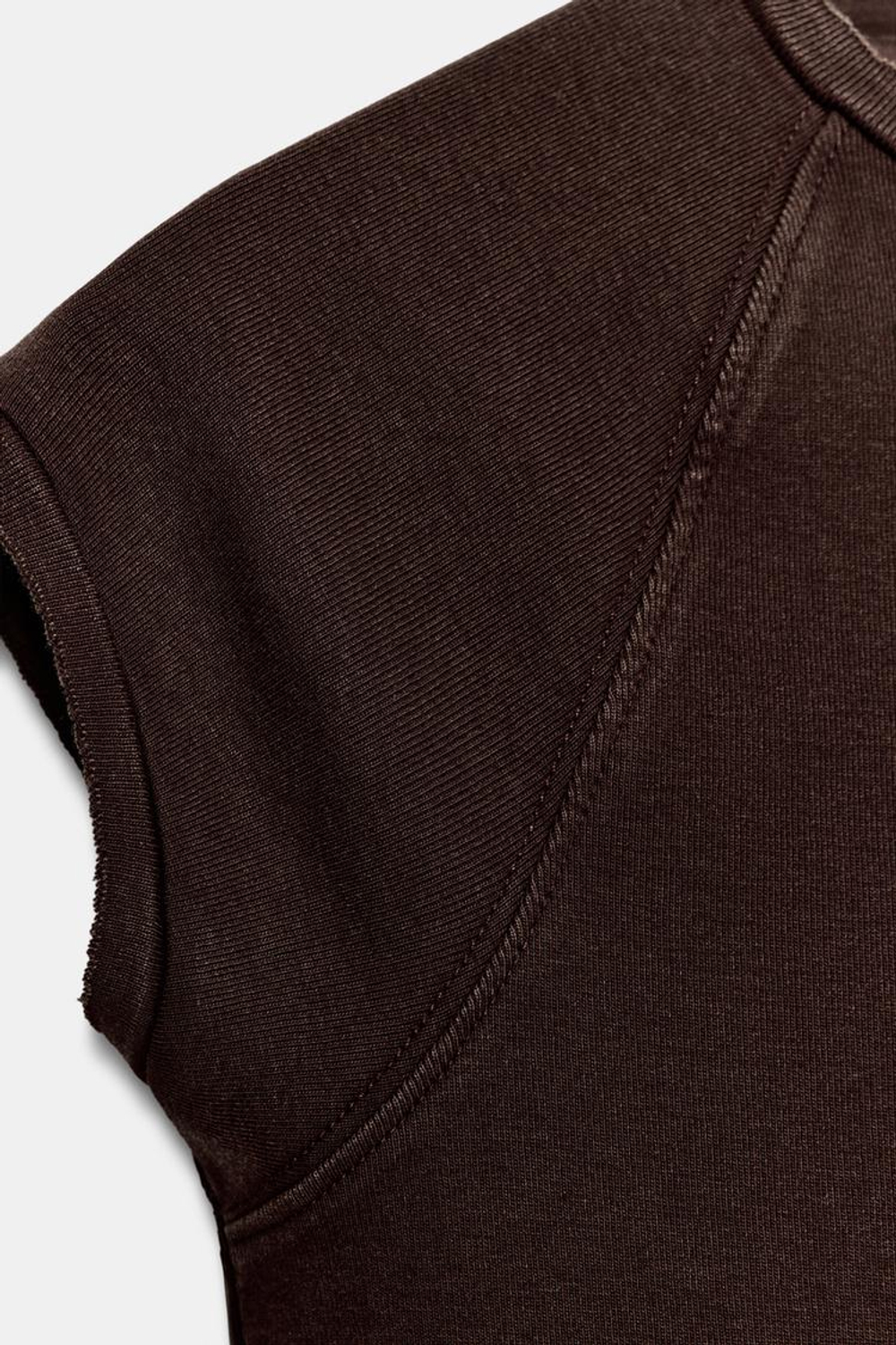 ZARA ФУТБОЛКА С ЭФФЕКТОМ ПОТЕРТОСТИ И РЕГЛАНОМ, КОРИЧНЕВЫЙ