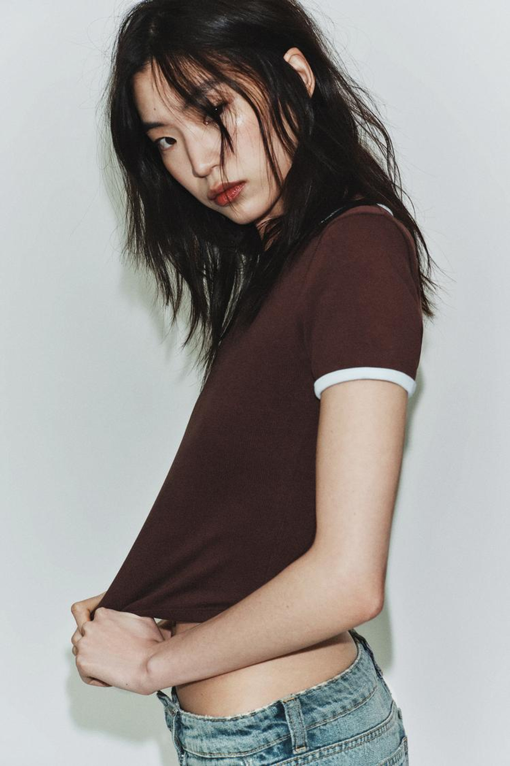 ZARA ФУТБОЛКА С КОНТРАСТНЫМИ ДЕТАЛЯМИ, КОРИЧНЕВЫЙ