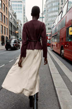 ZARA КУРТКА С БАСКОЙ И ПОЯСОМ, БУРГУНДИ