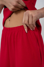 Костюм из прямых брюк на резинке и футболки X-силуэта