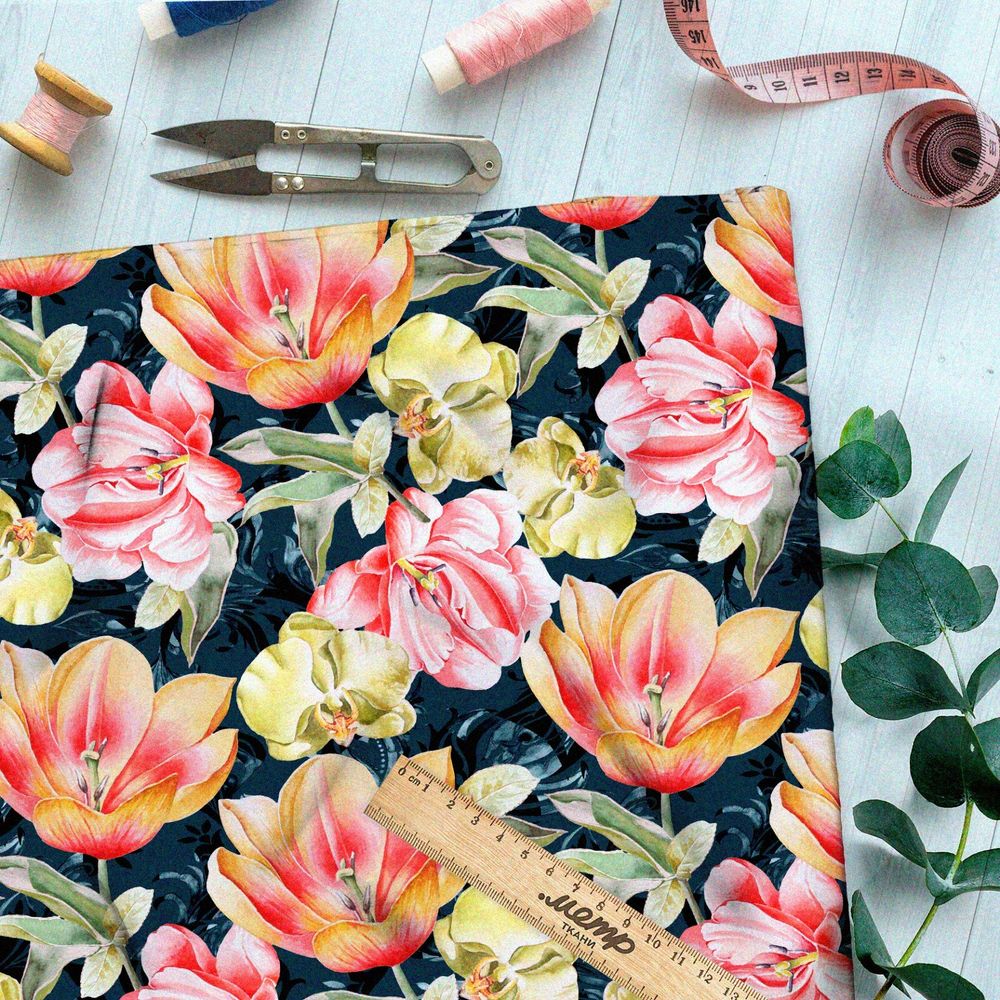 Ткань ниагара живые садовые цветы и орхидеи на чёрном фоне