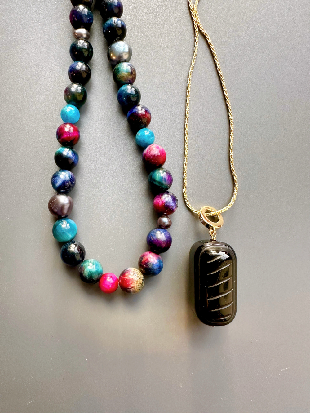 Ожерелье Агнес из черного жемчуга и тигрового глаза