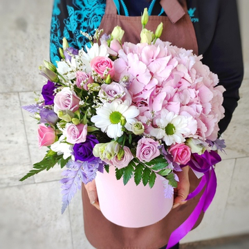 Коробка с розовой гортензией