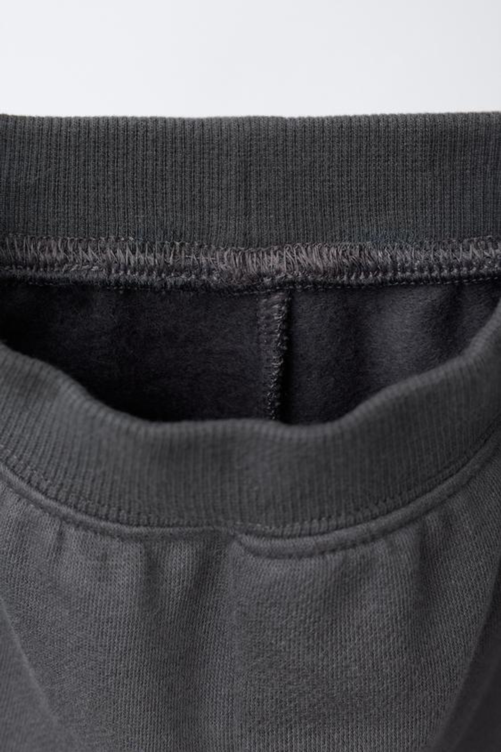 ZARA КОМПЛЕКТ: ТОЛСТОВКА И БРЮКИ-ДЖОГГЕРЫ С ВНУТРЕННИМ НАЧЕСОМ, СВИНЦОВЫЙ