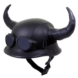 Шлем черный с рогами