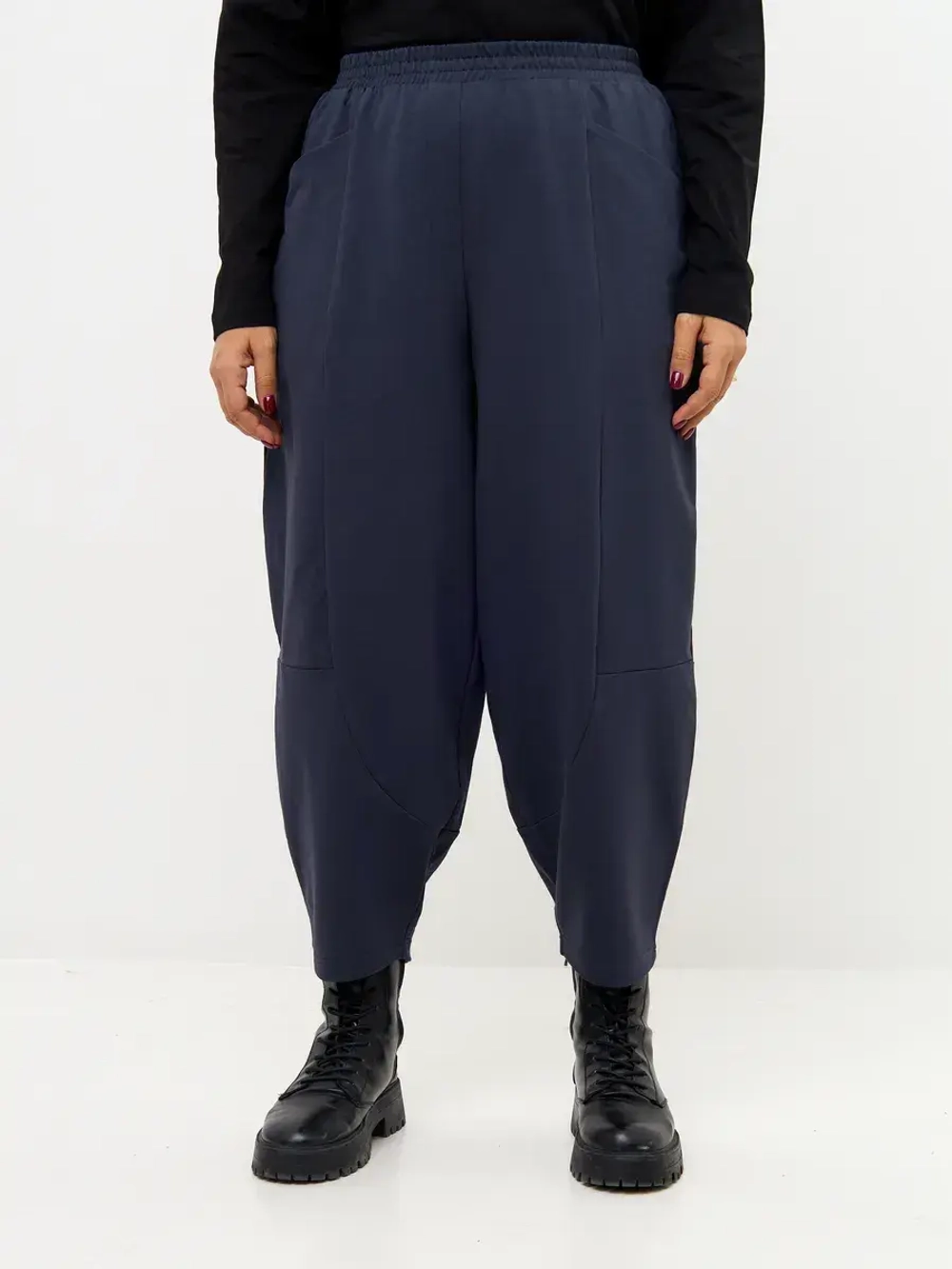 Брюки бананы трикотажные с декоративными швами