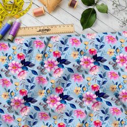 Ткань кулирная гладь насыщенные розовые ромашки на голубом фоне