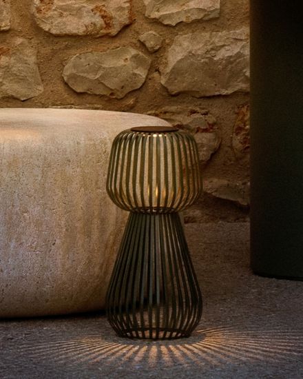 Настольная лампа Reiba металл зеленого цвета на солнечной батарее