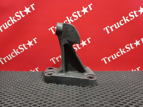 Кронштейн двигателя передний правый 2018г